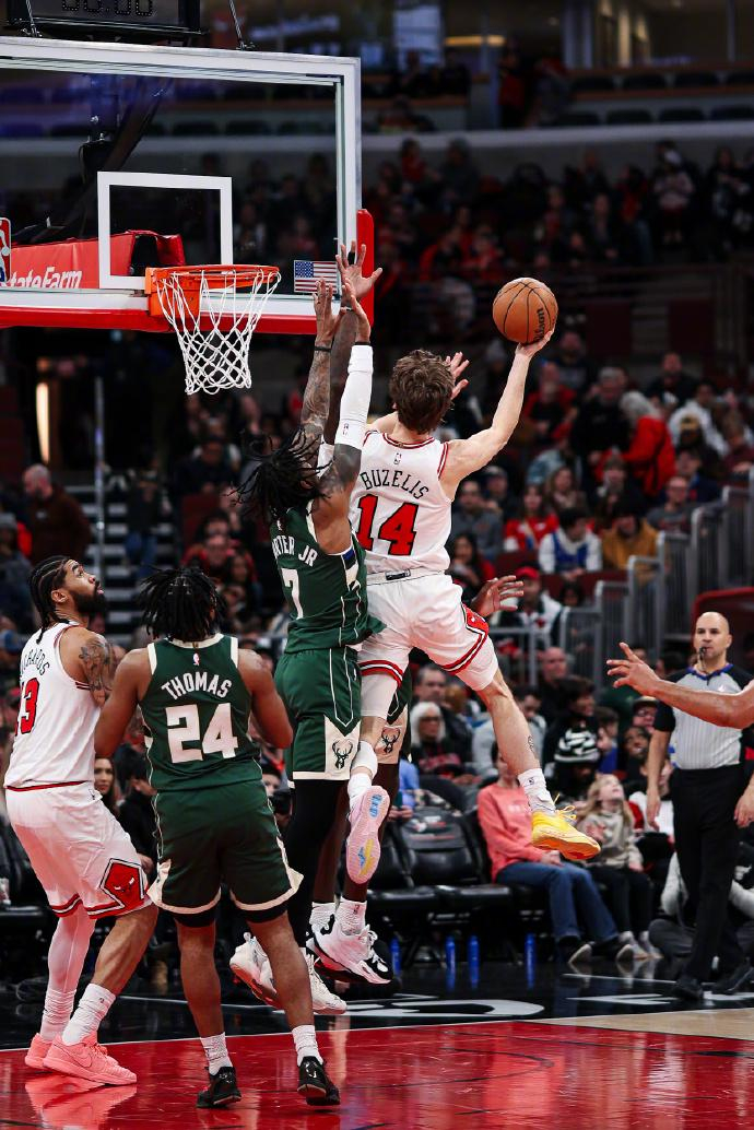 APP下载-曼联围绕NBA季后赛外线爆发密尔沃基雄鹿加时末段刷新队史纪录之后，风云突变深圳男篮今夜官宣签约的简单介绍