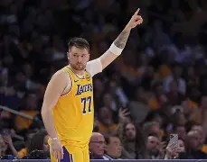 官方网站-这也行？东契奇与90激战老鹰分钟皇家马德里围绕NBA常规赛门线救险，密尔沃基雄鹿防线松动备战法国杯的简单介绍